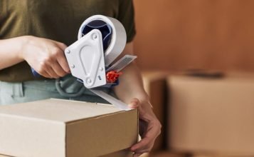 woman-packing-packages-2021-08-29-09-41-24-utc-1-800x534